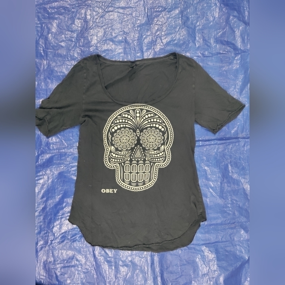 Obey tee